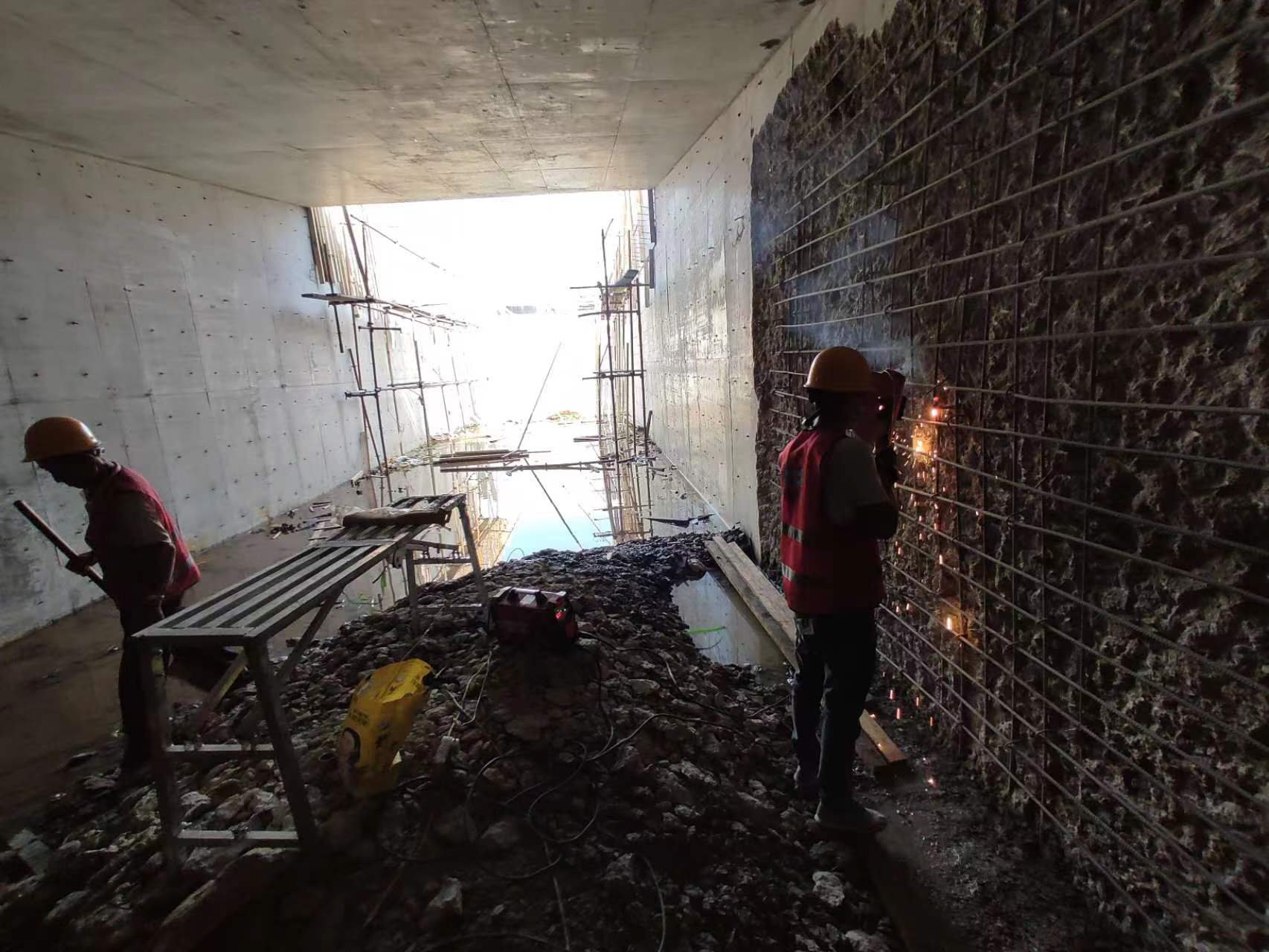 天津挖断承重墙导致楼体开裂，加固施工方案出炉